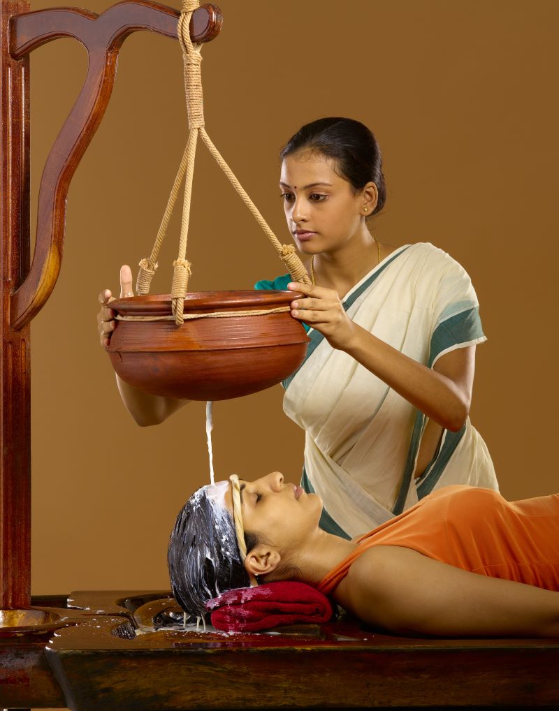 shirodhara-with-milk-ayurveda-therapy-236